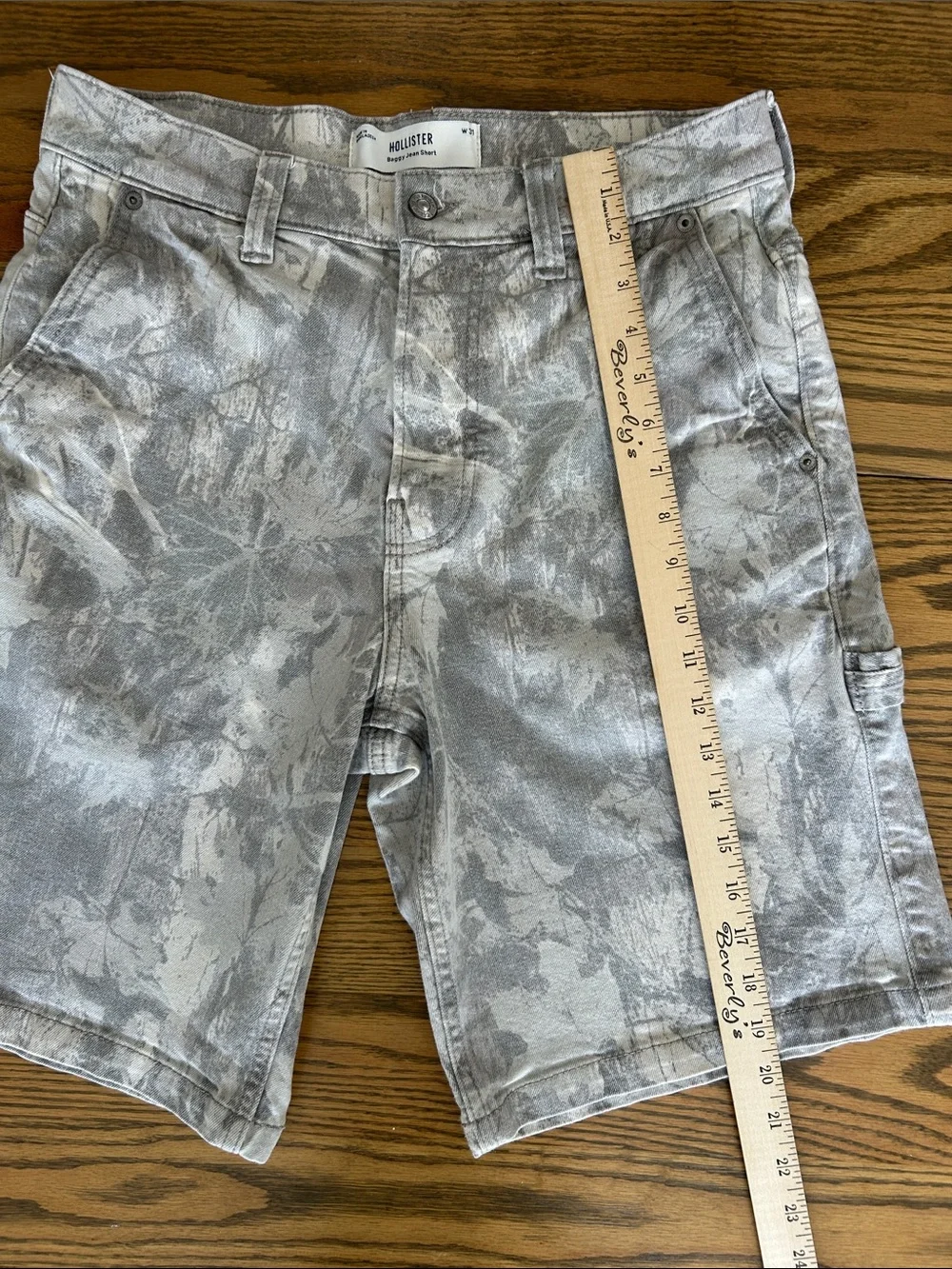 Hollister Men's Gray Camouflage Cargo Shorts, size 31, EUC
